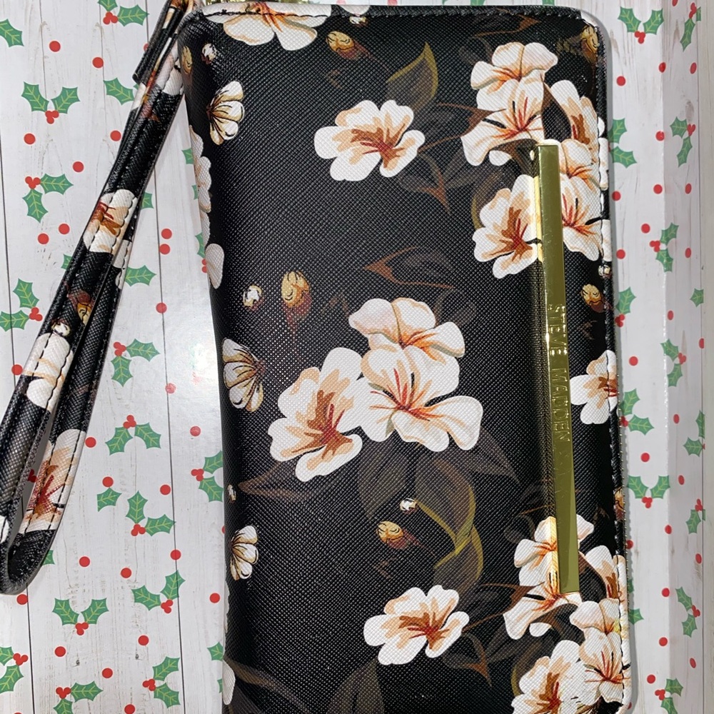 Barely Used Steve Madden Wristlet Wallet